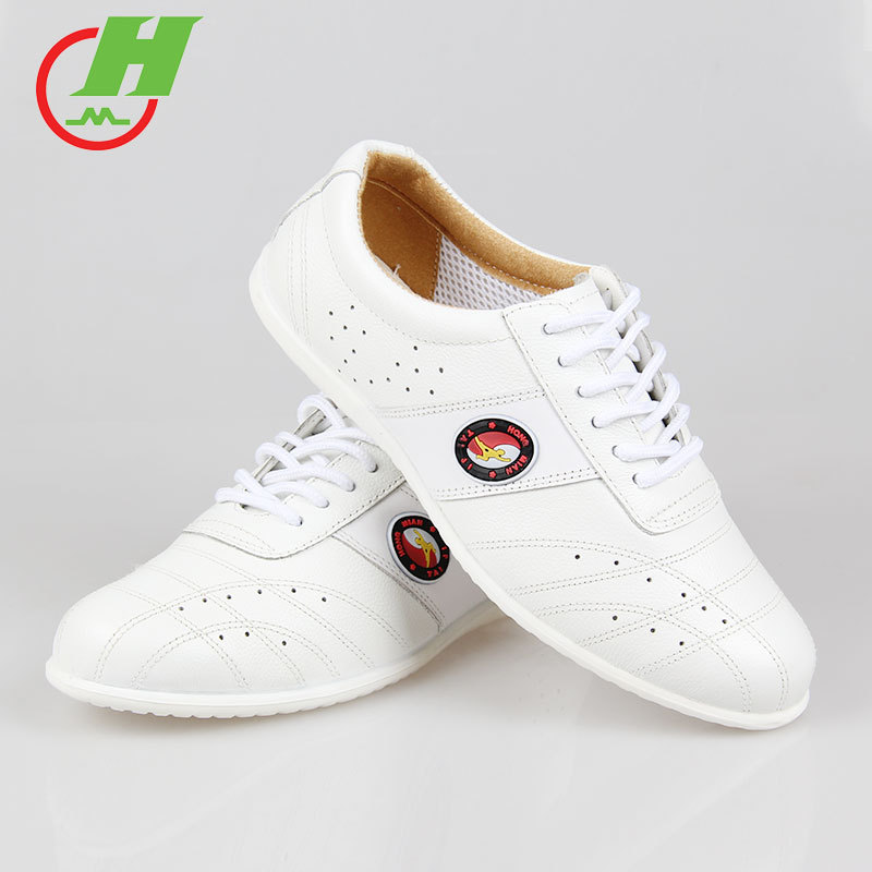 Tai chi kung fu shoes for women and men soft leather kung fu shoes martial arts training shoes men and women sports shoes air mesh wushu shoes
