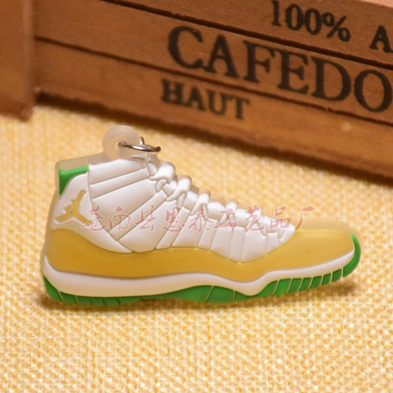 Брелок (Air Jordan) миниатюрная кроссовка Jordan 11, мягкий PVC, 6×3.5 см, легкая коллекционная вещь