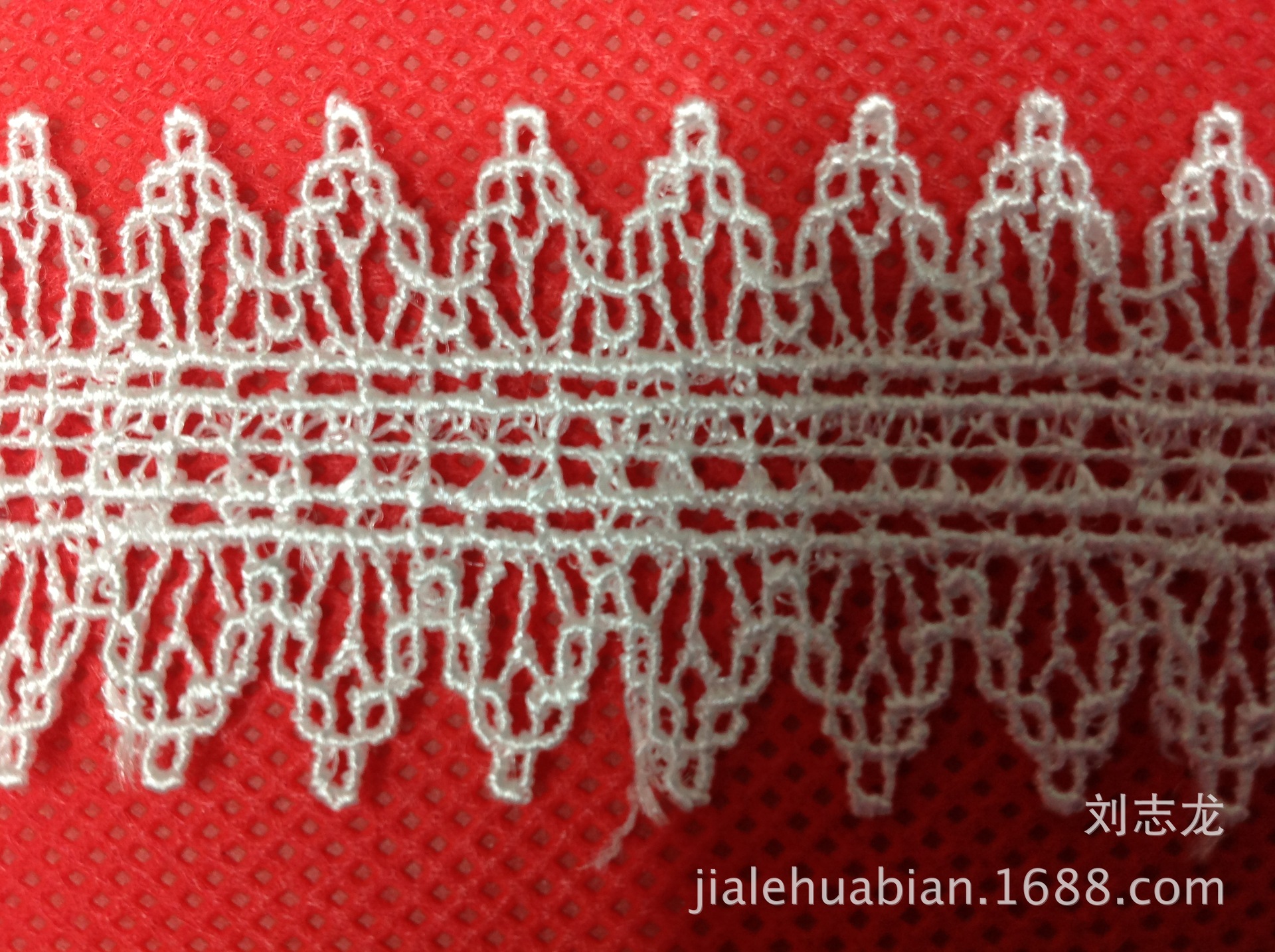 现货供应 双边细线宝塔型涤光刺绣花边 高档服饰辅料