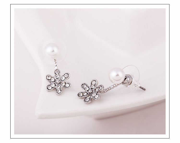 Sweet Pearl Full Diamond Flower Earrings display picture 3