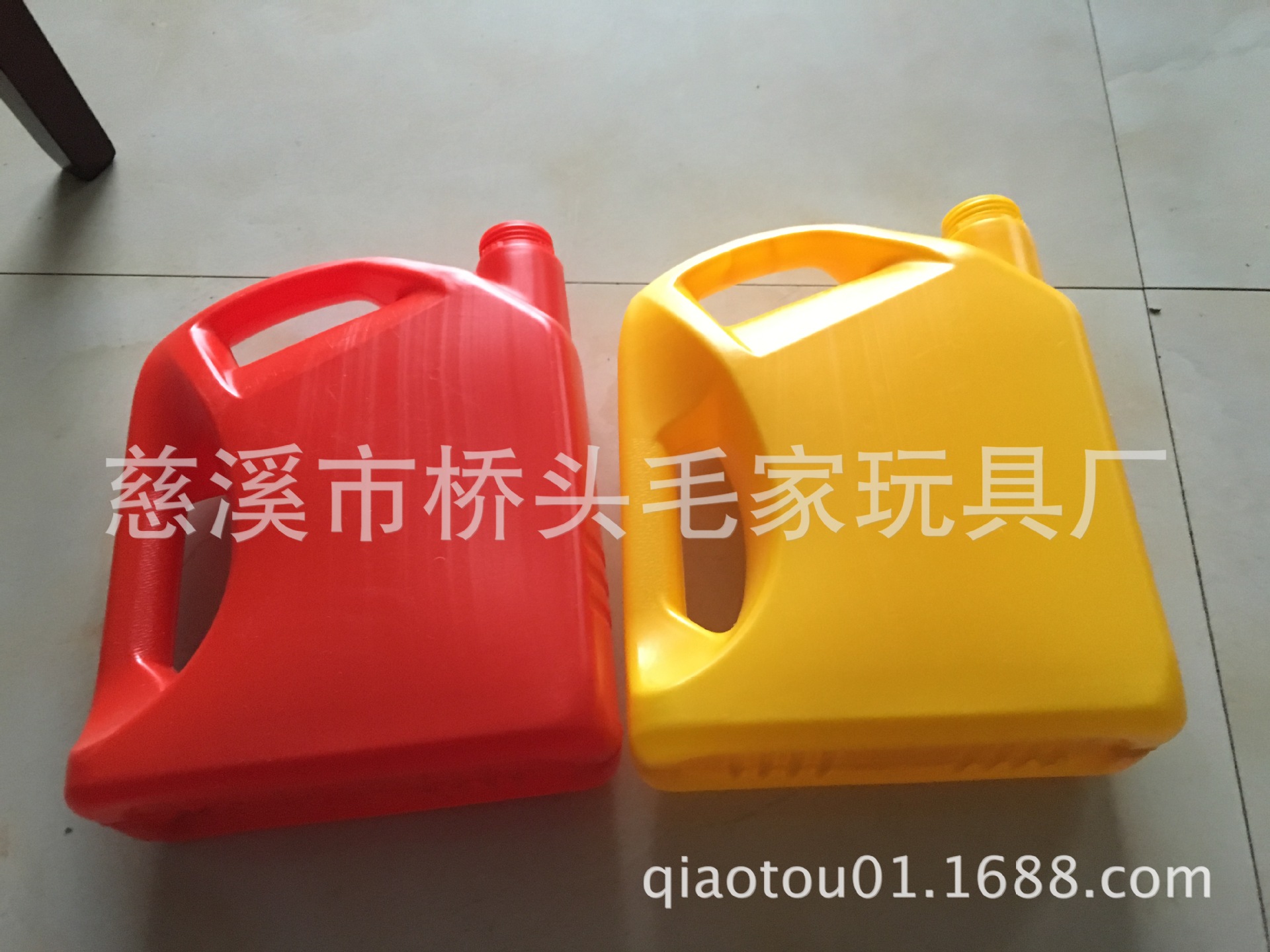 厂家批发 吹塑加工 液位线机油壶,塑料桶加工 机油桶 塑料