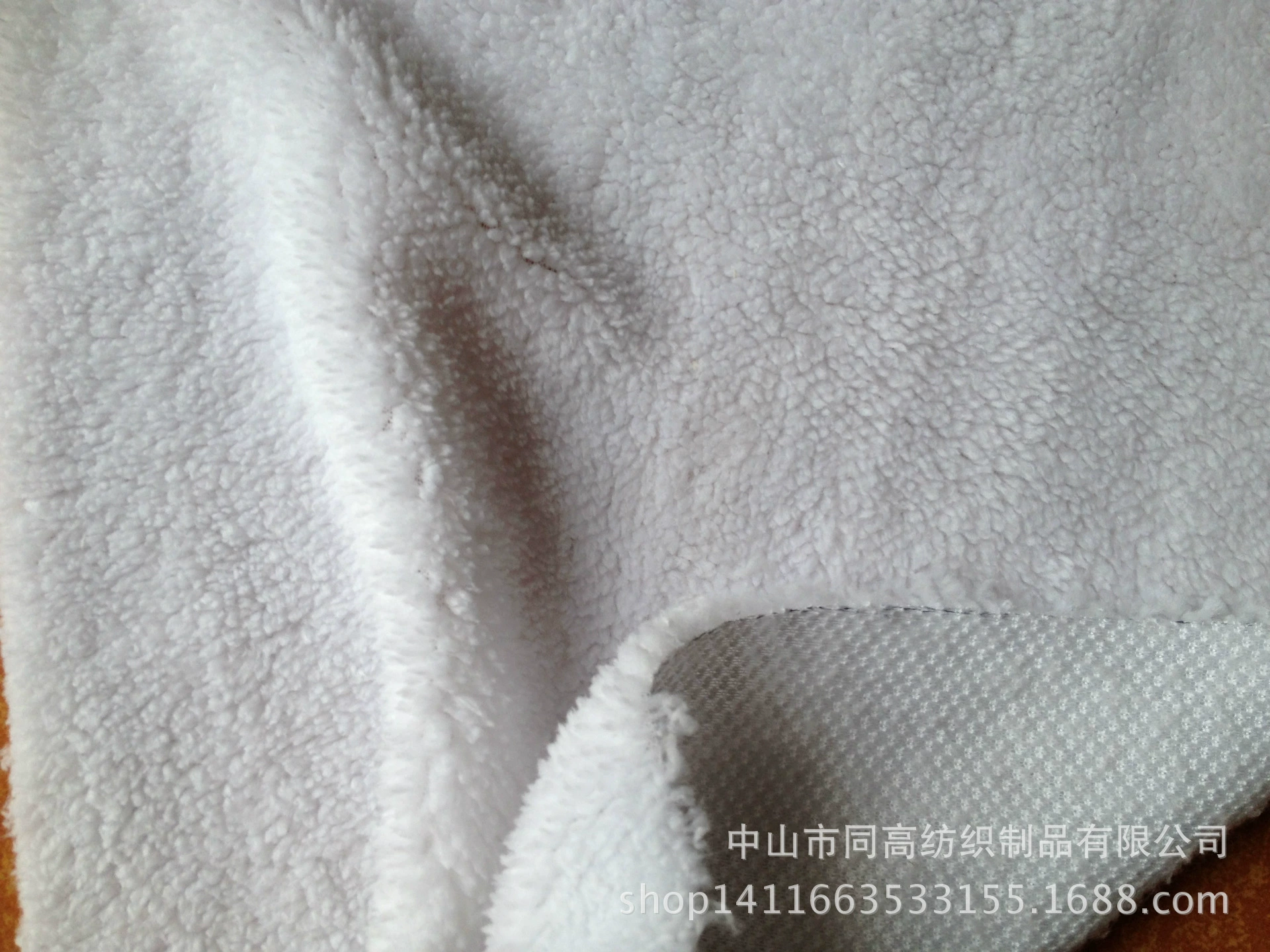 Поставка Arctic velvet кораллово-красная одежда, обувь, головные уборы, перчатки, плюш внутри материала
