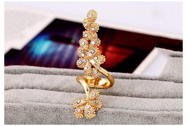 New Fashion Ol Flower-shaped Diamond Ring display picture 5