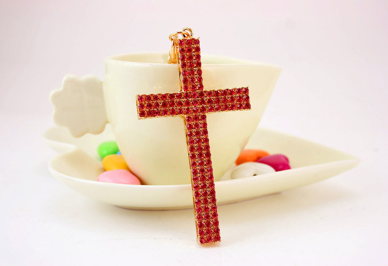 34g Weight Alloy, Metal Material Heart Pattern Men'S Gender White, Pink, Purple, Blue Color Christian Gift Cute Korean Car Pendant Full Diamond Cross Keychain 7