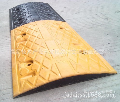 橡胶减速带 橡胶菱形减速带 交通设施减速垄 斜坡垫 板道