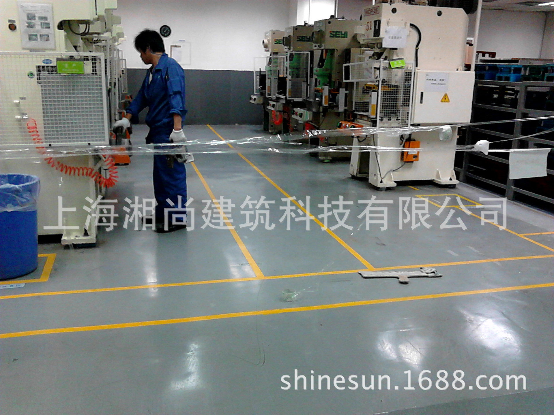 7我们一边施工客户一边24小时翻班生产
