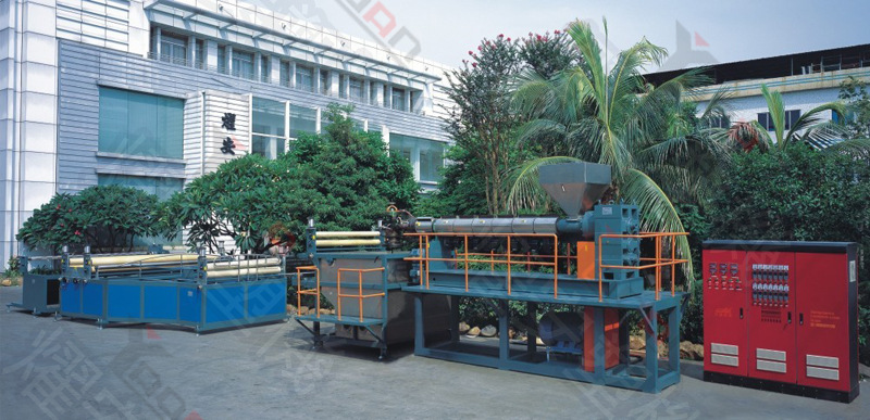 生产厂家供应宽幅1200mm塑料方形网 硬质平网生产设备