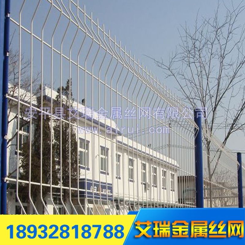 特价热卖桃型柱护栏网、别墅小区围栏三角折弯桃型柱围栏网