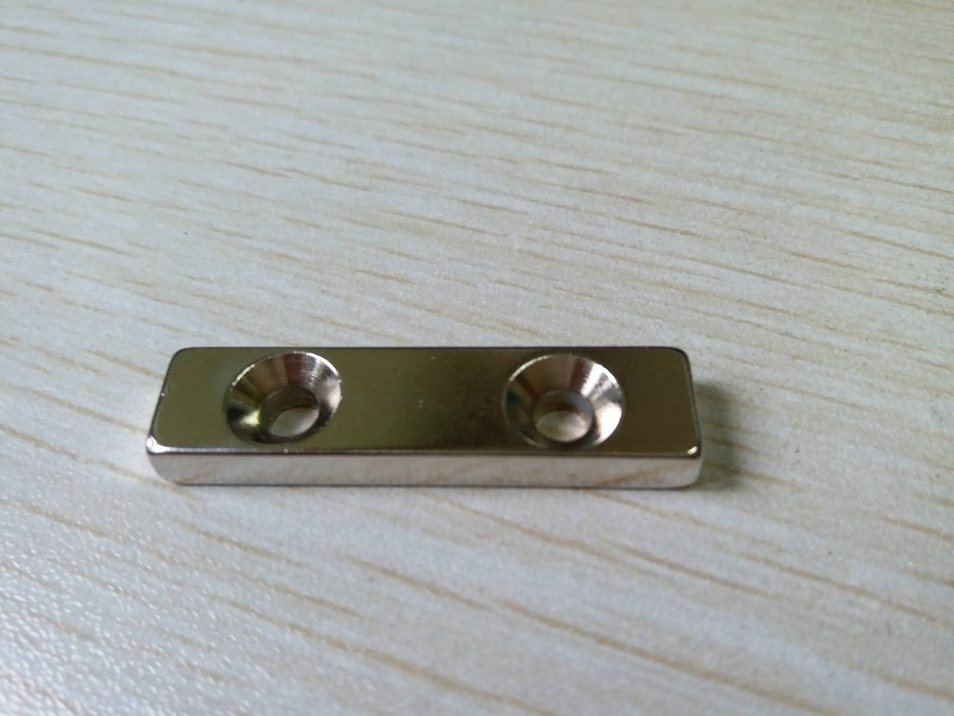 钕铁硼强磁40*10*5双沉孔 长方形强磁铁40*10*5沉孔5 强力磁钢