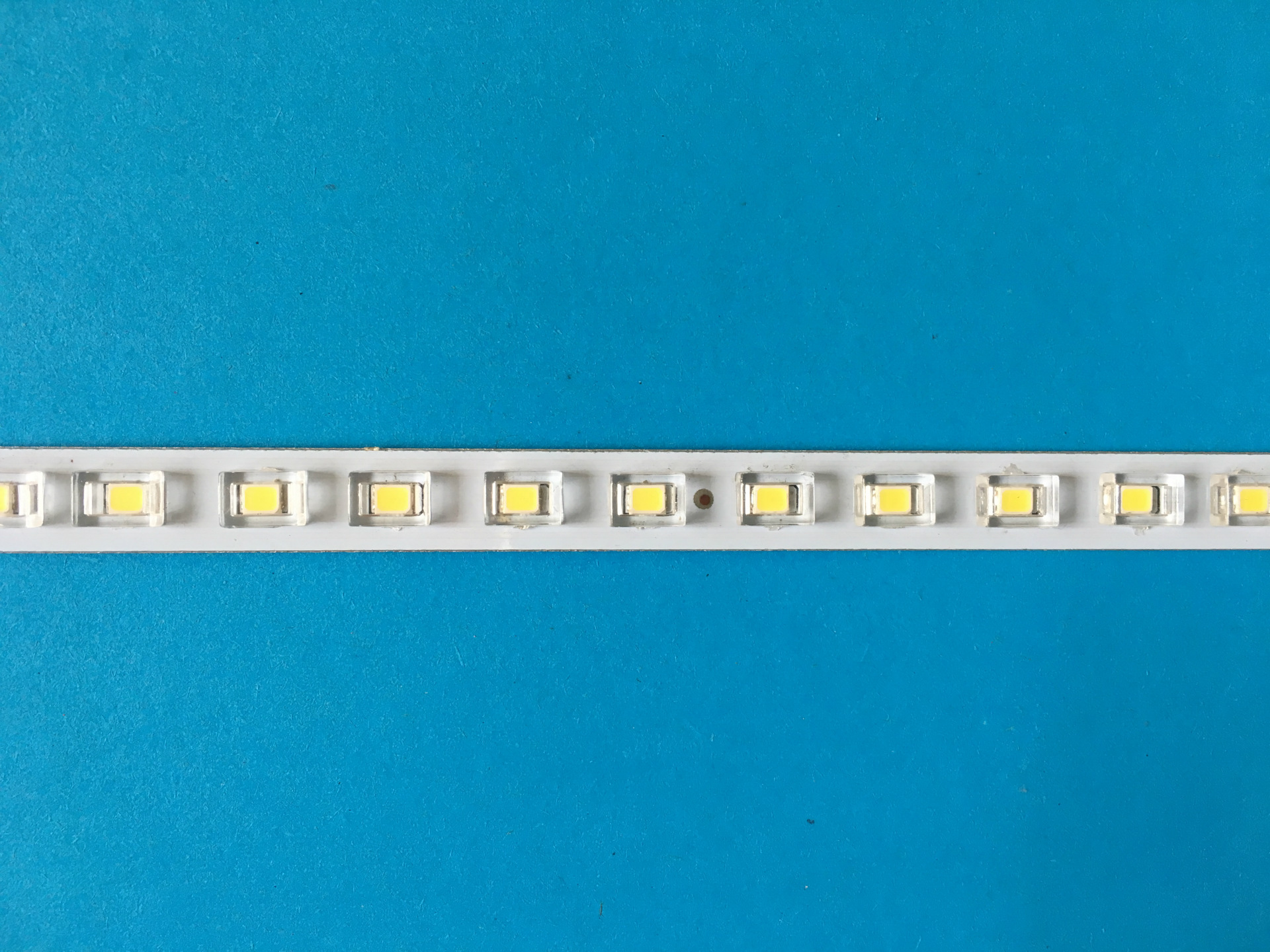 LED透镜/贴片2835灯珠/发光角度180度/透明PC料/灯条打胶防水灯带-阿里巴巴