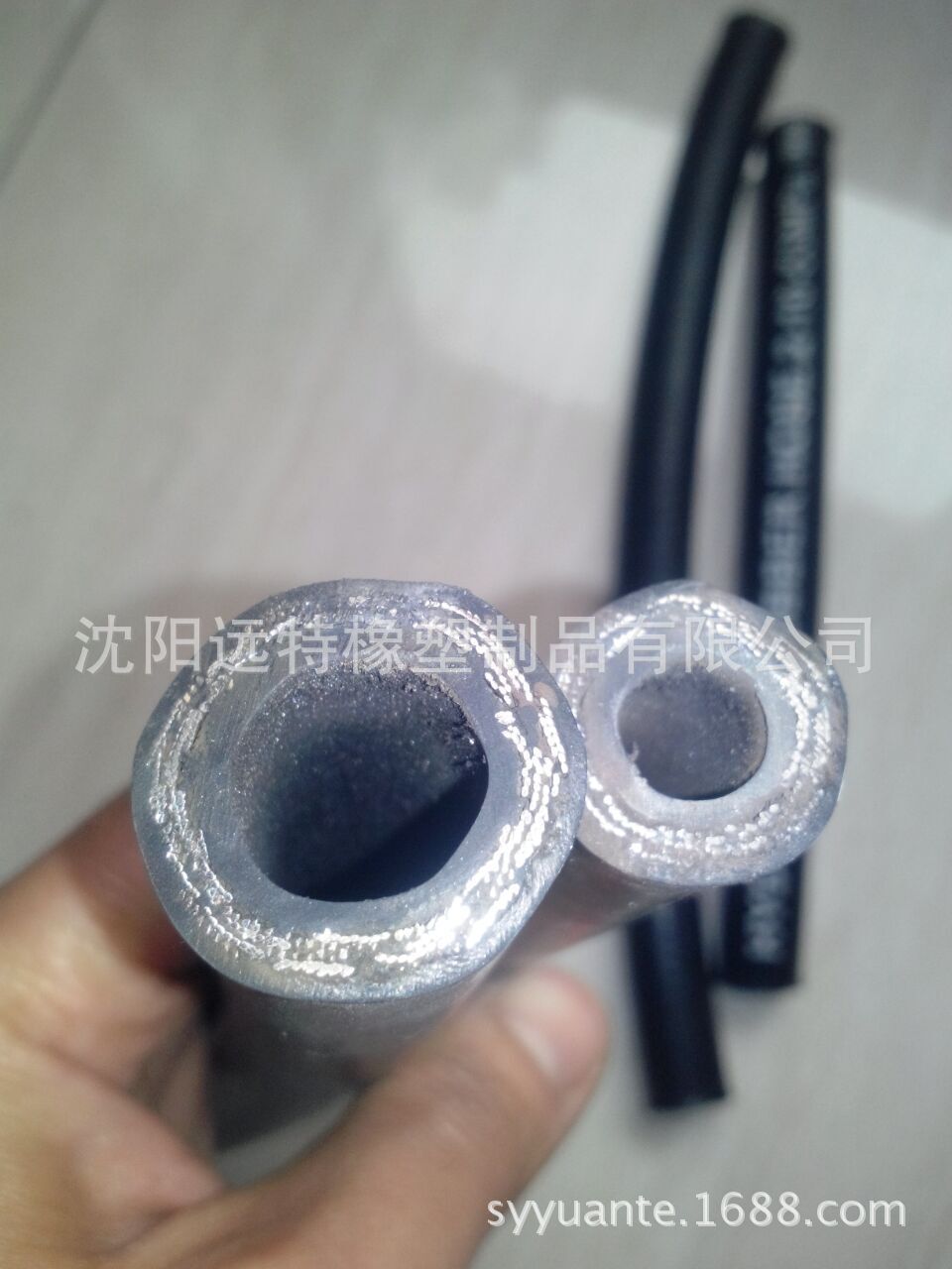 供应双层钢丝编织液压胶管，可定制各种规格高压胶管总成