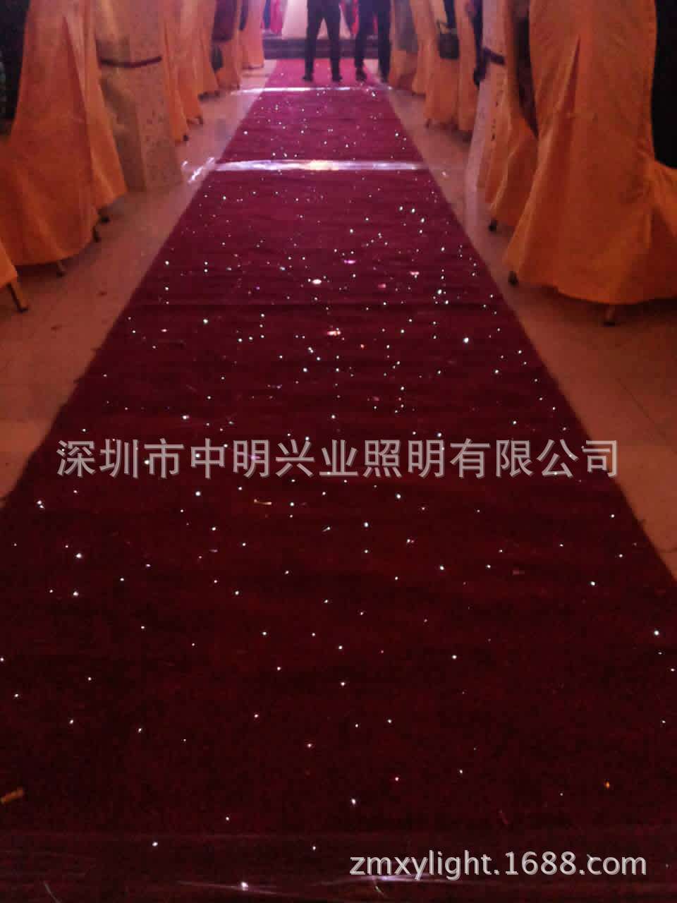 �����ߵ���ɫ���ڵ�̺������ �ǹ���˸�߲ʱ�ɫ���˵� led������
