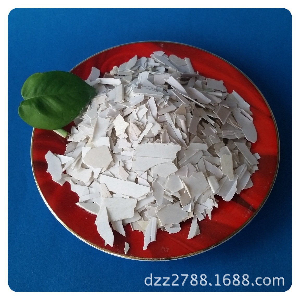 厂家供应再生PVC粉碎料 一级pvc扣板粉碎料白色墙壁板原料破碎料