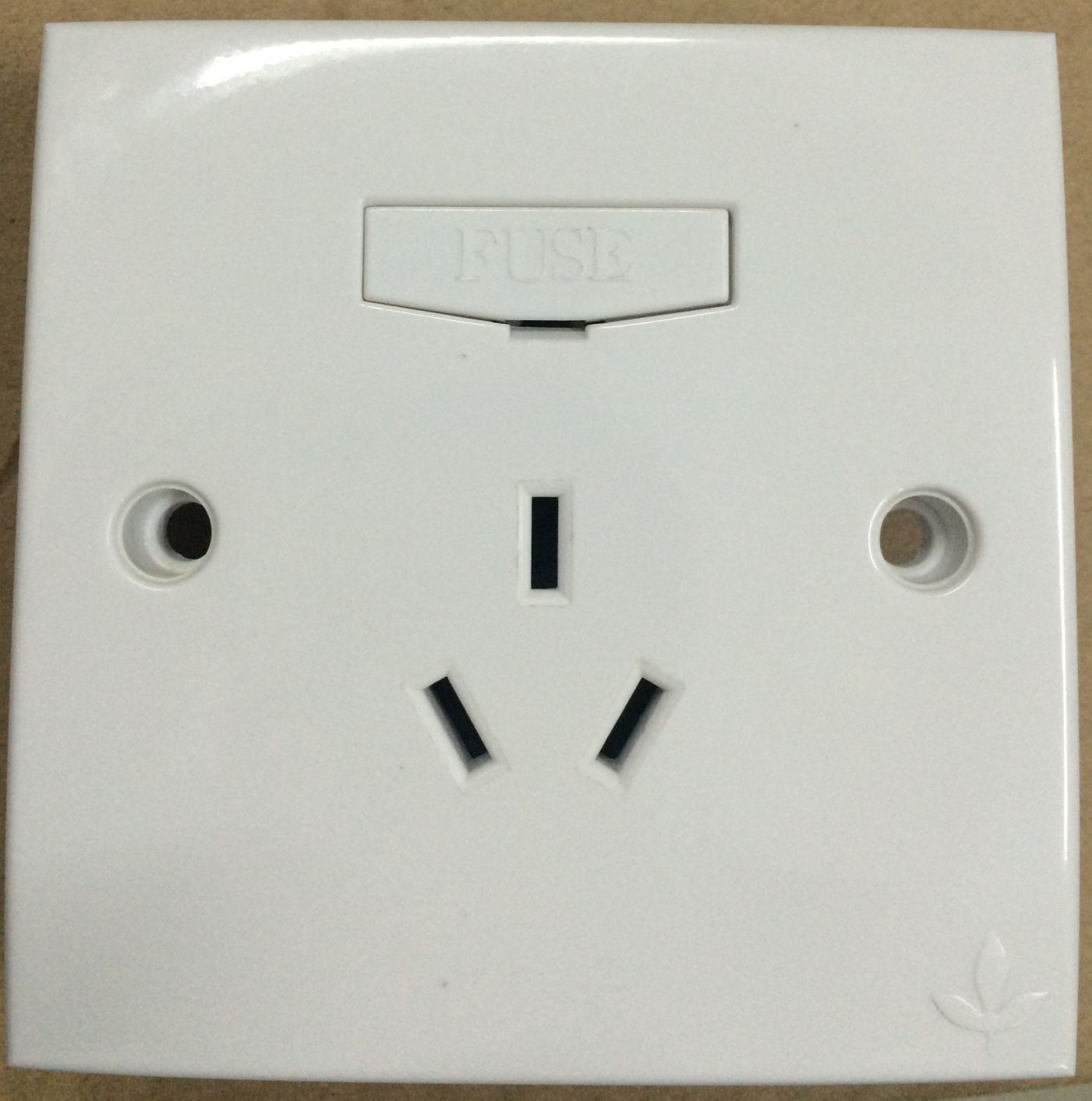 供应带保险丝的10A三极墙壁插座（带保险插座）