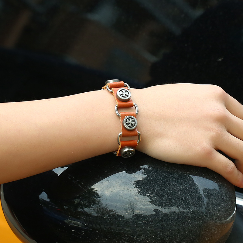 CABODYALS Bracciale Vintage Pelle Di Vacchetta Con Croce – Regolabile Punk Rock Unisex – Marrone