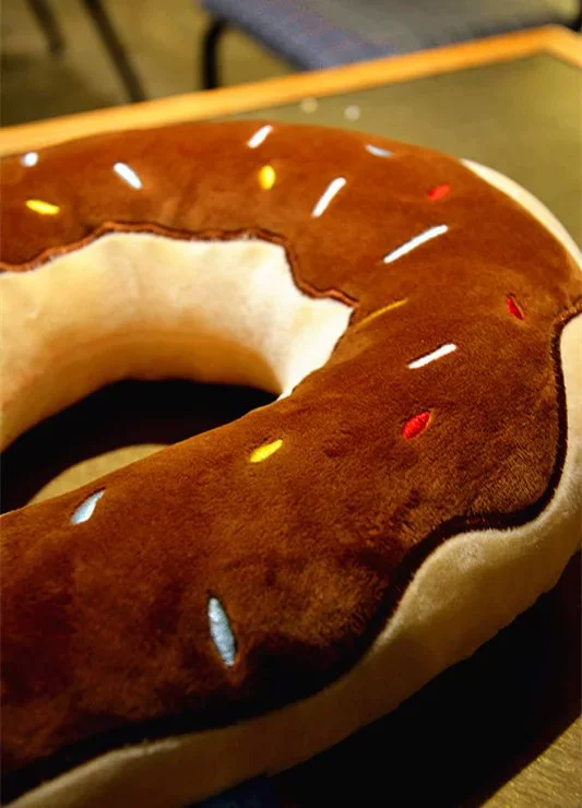 Пончик, клубника, подушка для шеи, с защитой шеи