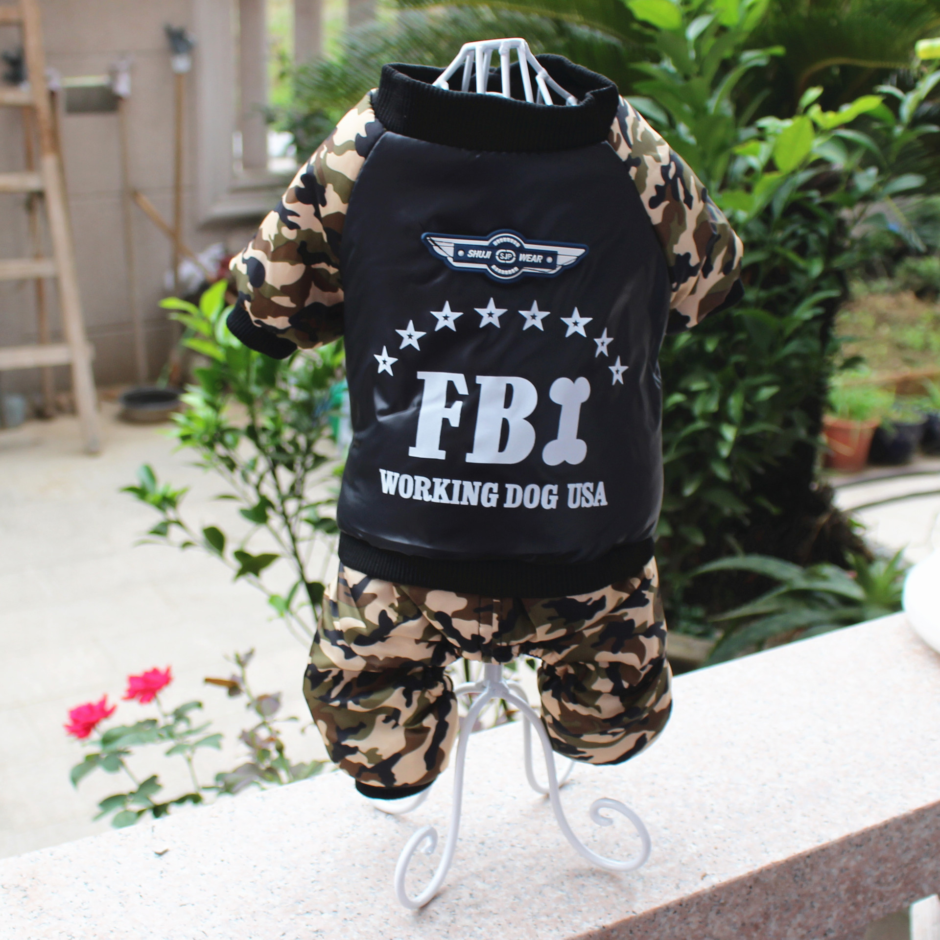 Mascota otoño e invierno nuevo FBI camuflaje mascota estilo británico ropa de perro de moda Super guapo mascota ropa de cuatro patas en stock