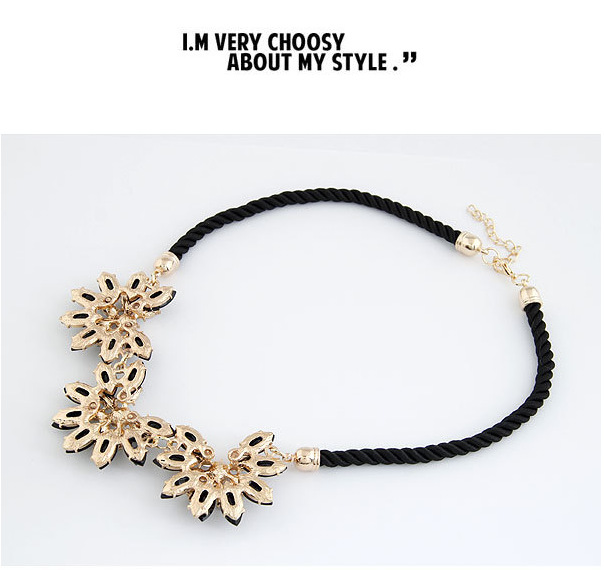 3562093943 787243202 Clavicle Chain Beach Vacation Wind Sun Flower Short Necklace Retro Three Flower Necklace Korean Wholesale