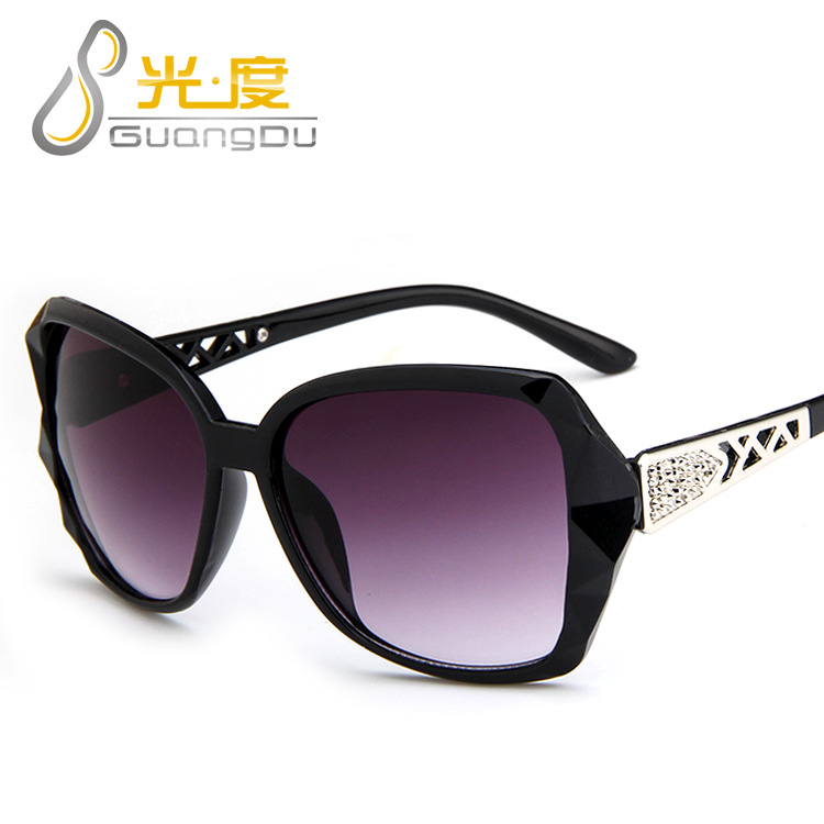 New European and American Sunglasses, Fashionable and Trendy Sunglasses 5101 Retro Sunglasses, Large Frame Women's Toad Glasses