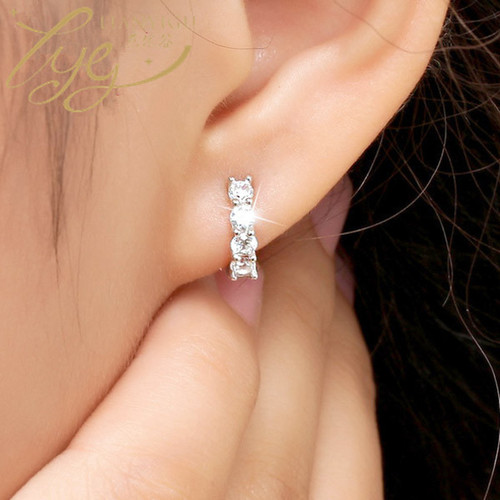 Hole Heart Earrings for Women - Single Row Diamond Circle Zirconia Stud Earrings - Elegant and Chilled Style High-end Earrings