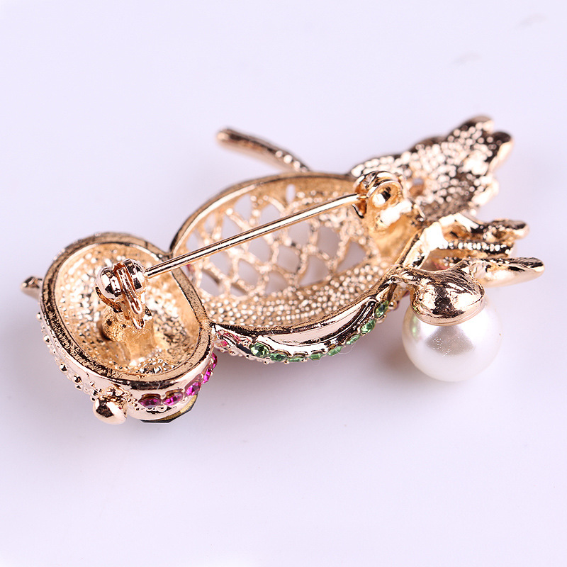 fashion creative Korean version of the personality color diamond animal owl brooch men and women clothing accessories_voghion.com