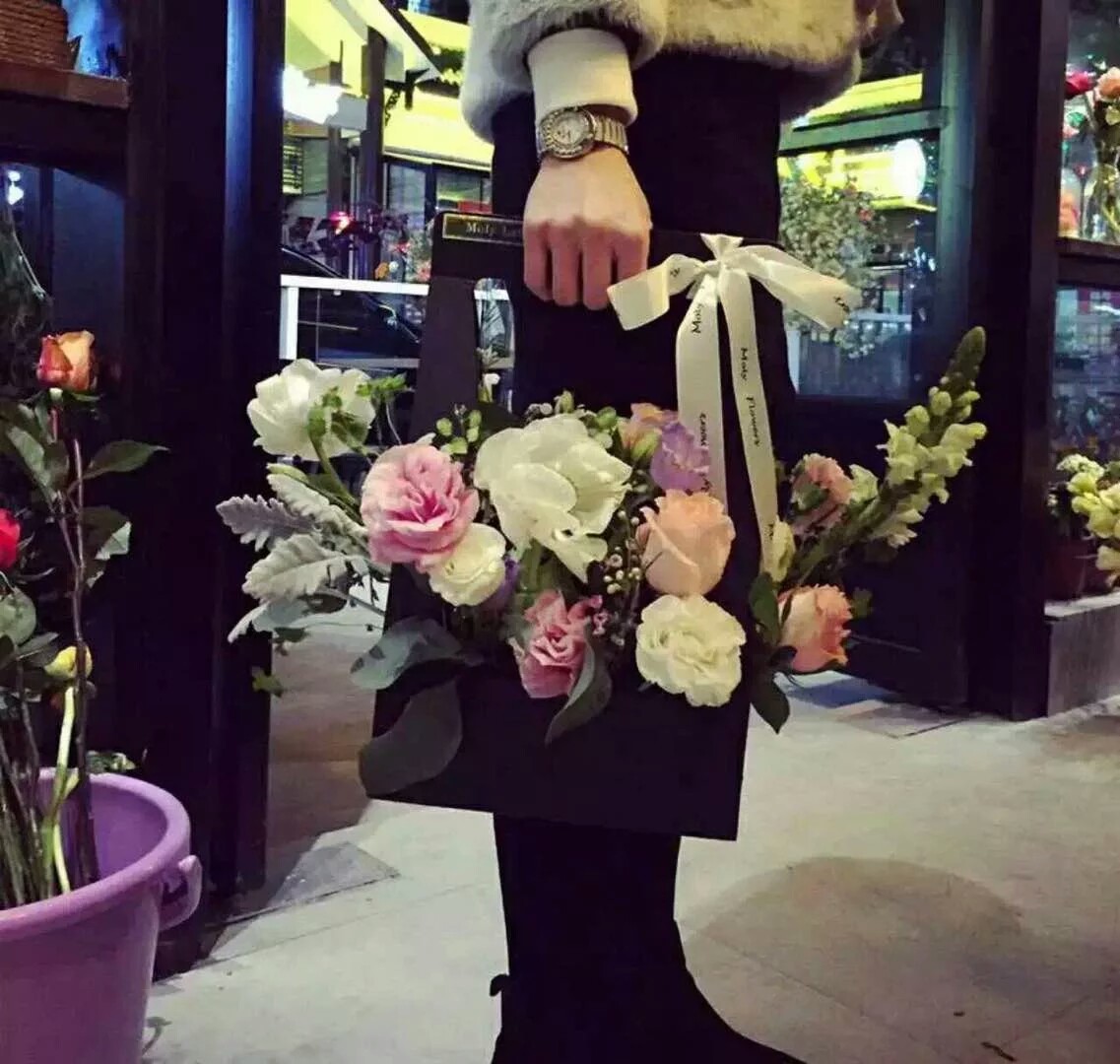 Caja de regalo de papel de cesta de flores portátil de clase floral engrosada bolso de flores a prueba de agua caja de regalo de flores papel de embalaje