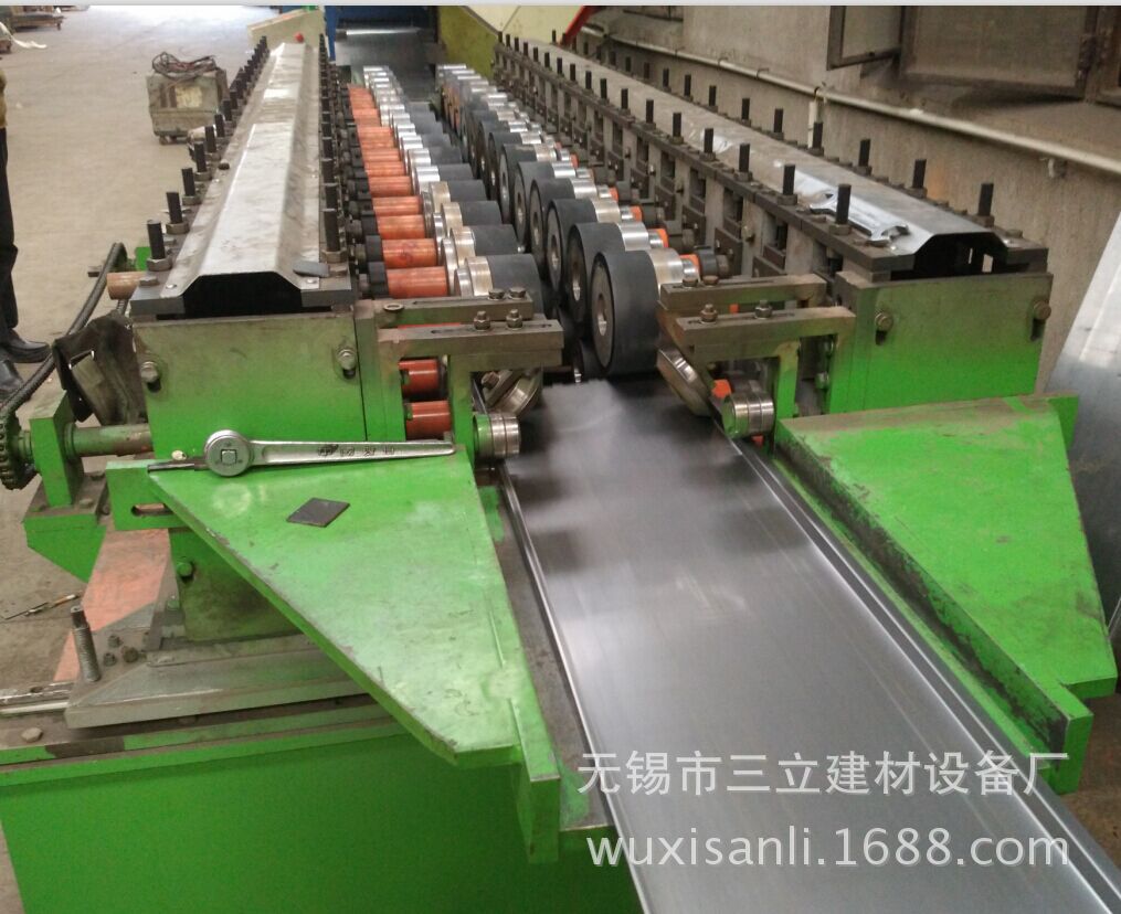 厂家生产 货架层板冷弯成型设备 超市货架成型机