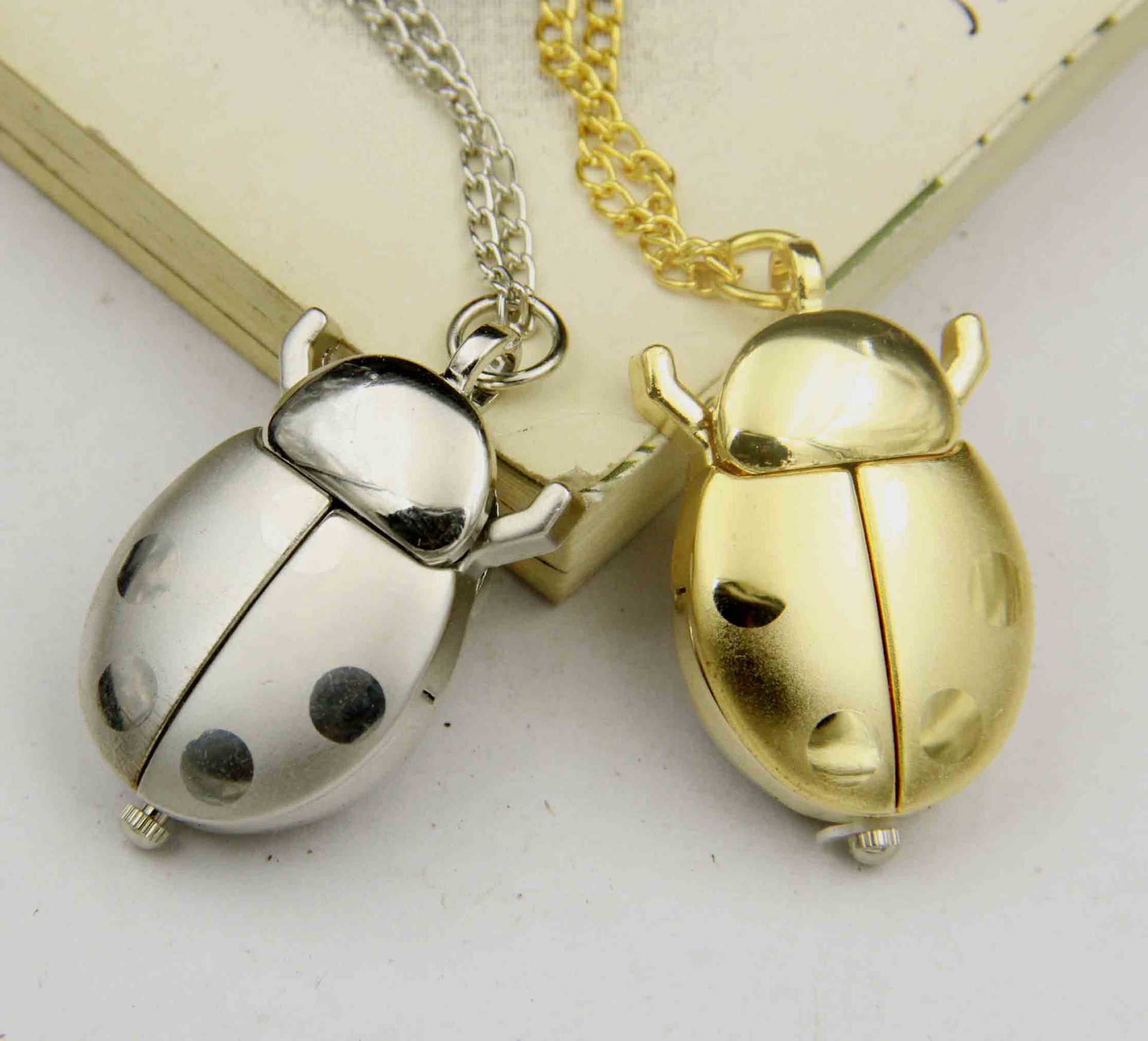 Casual Beetles Alloy Wholesale Pendant Necklace display picture 1