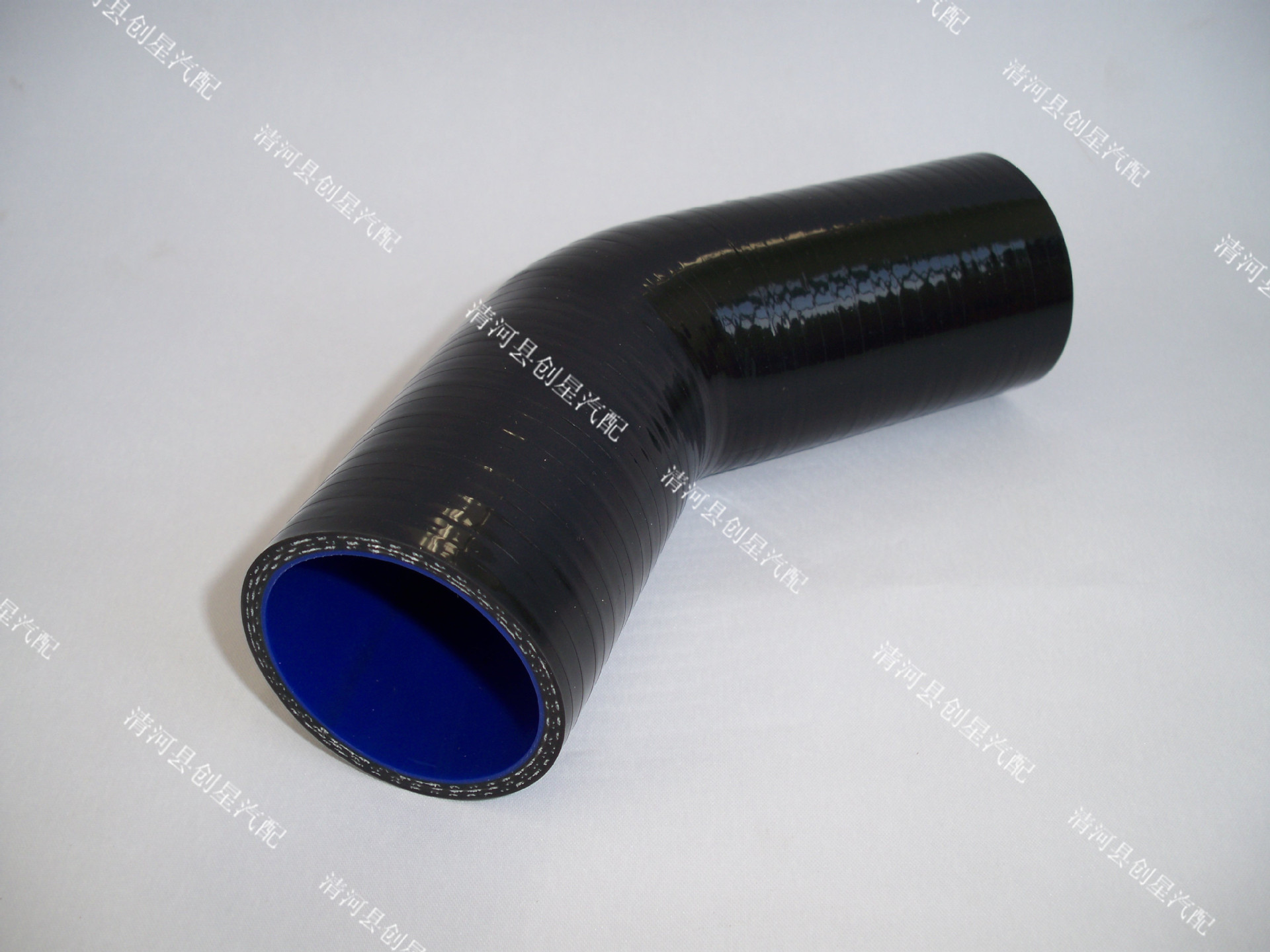 厂家生产硅胶管45度/90度/135度变径弯管，增压器连接胶管