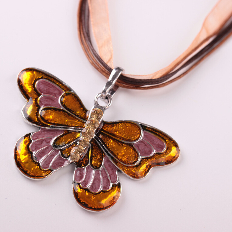 K600 European and American Drop Hot Selling Drip Ribbon Colorized Butterfly Necklace Foreign Trade EBay Popular Insect Pendant Wholesale