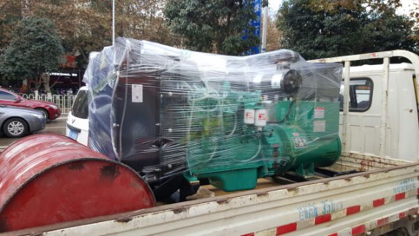 云南昆明康明斯100KW柴油发电机组