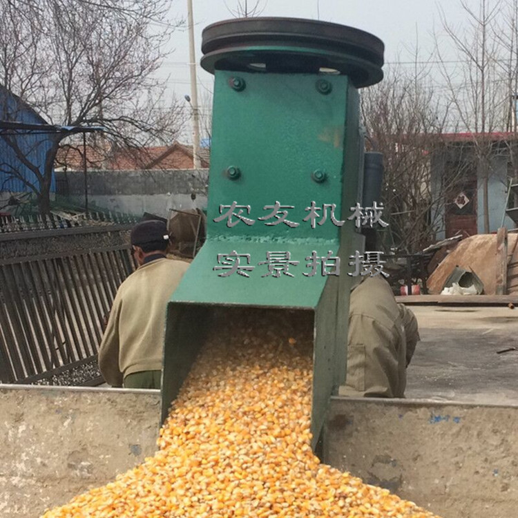 场上作业汽油动力吸料机 可弯曲吸料管弹簧吸料机