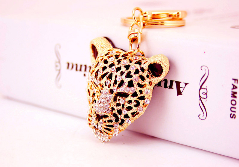 40g Weight Alloy, Metal Material Animal Pattern Unisex Gender Creative Craft Diamond Leopard Head Car Keychain Metal Animal Pendant Wholesale 1