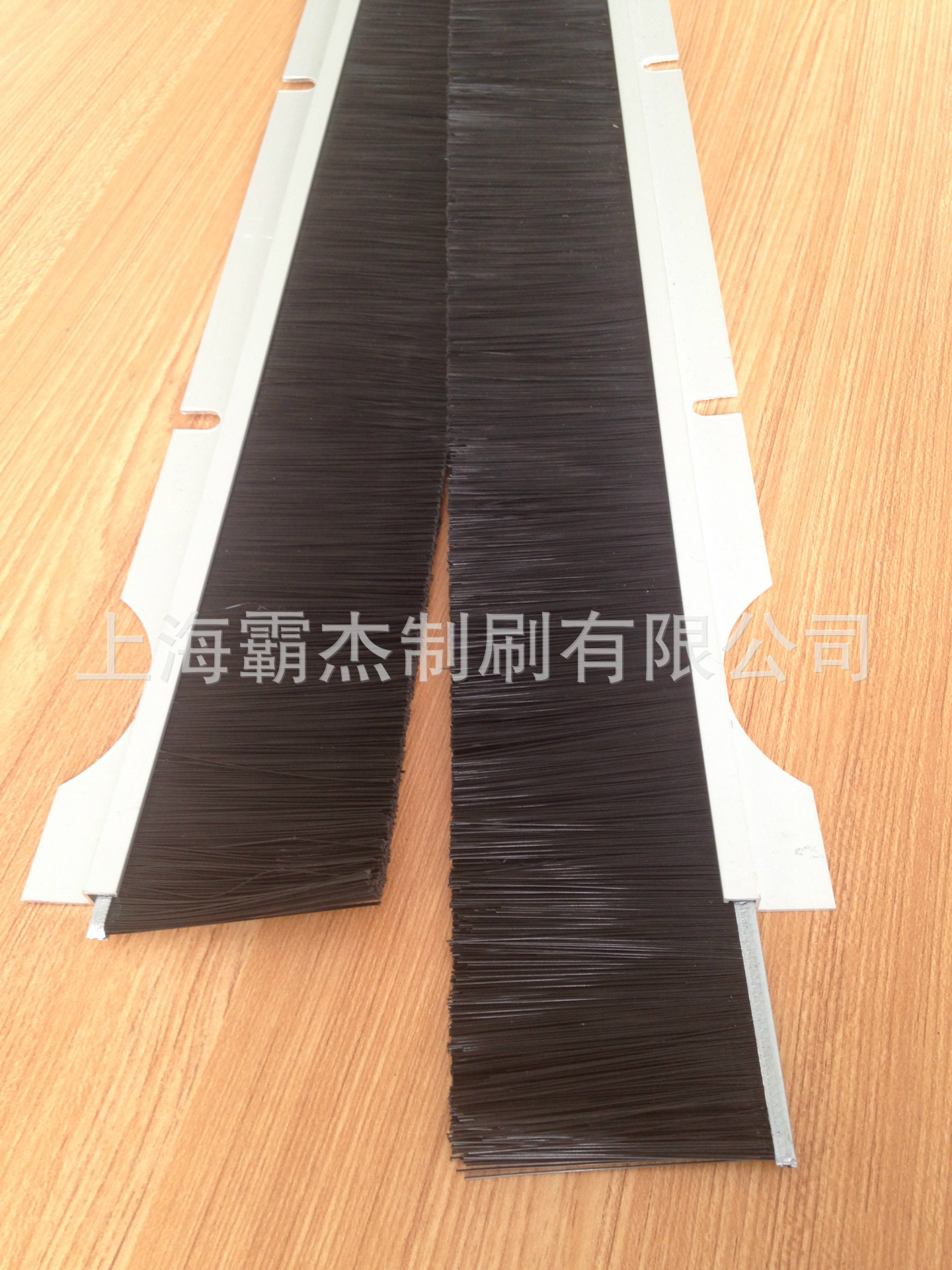 毛刷滚筒刷厂家供应密封条刷，自动扶梯安全毛刷，优惠价批发