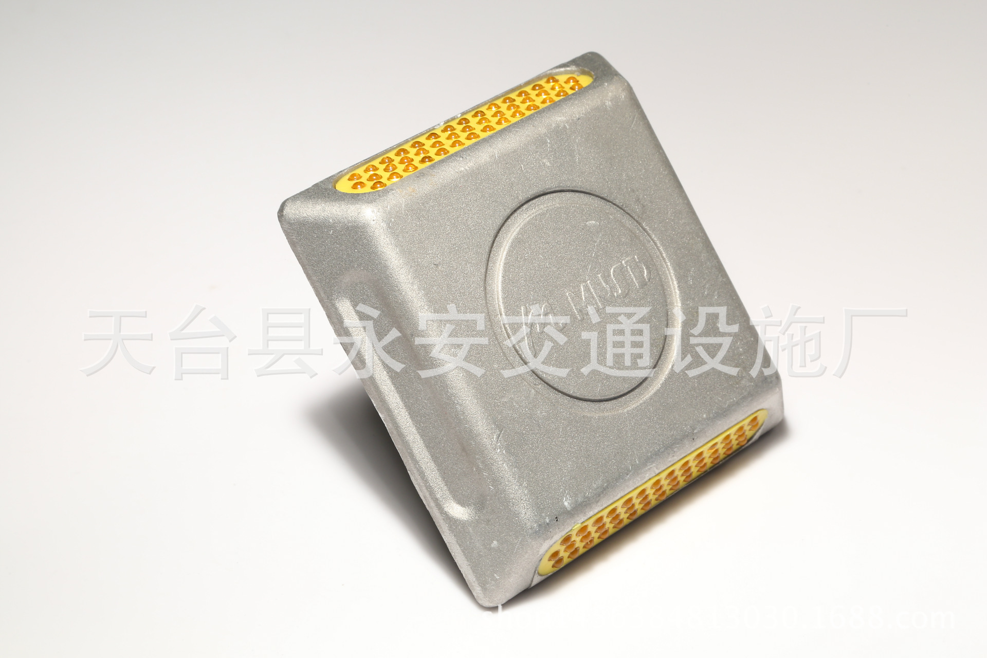 道路突起路标 铸铝 43珠反光双面 压不坏减速道钉警示标