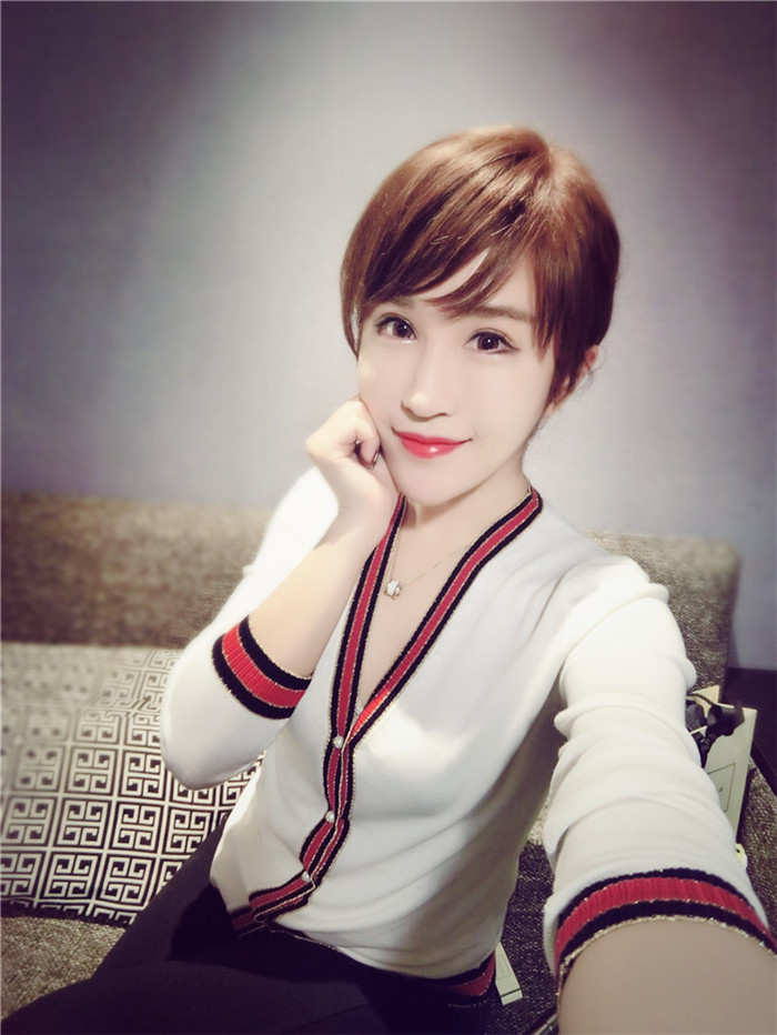 gucci白色紅邊亮絲套裝 (1)