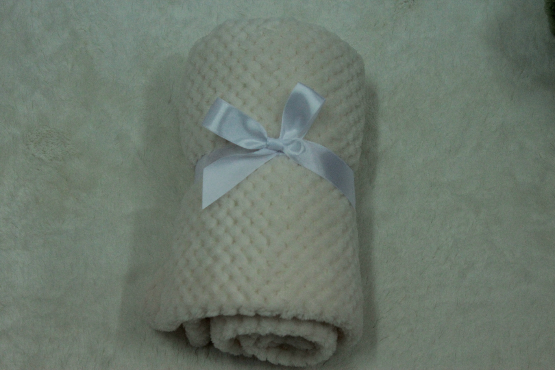 Supply Small Size Pineapple Grid Mesh Blanket Beibei Velvet Blanket Blanket Summer