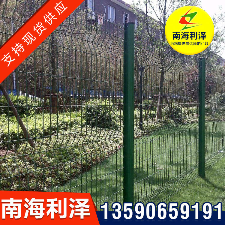 桃型柱小区护栏网 浸塑折弯网 美观 焊接牢固 供应网三角