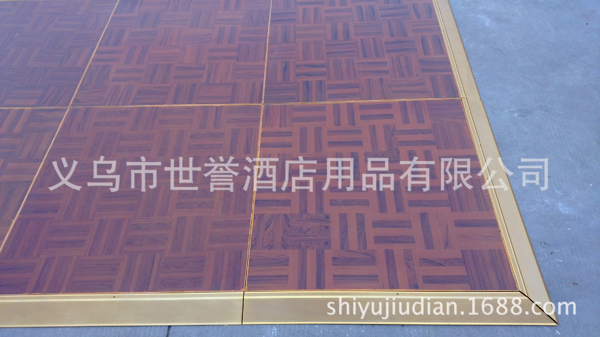 1041861848_1506999270