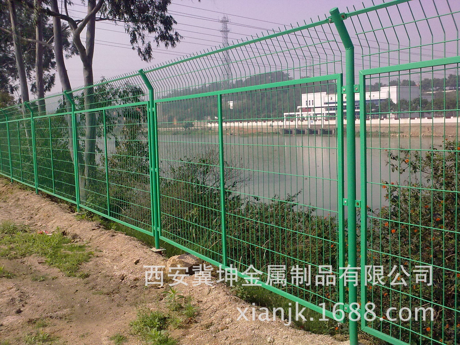 西安冀坤现货供应框架护栏网，用于养殖，种植，公路，铁路，机场