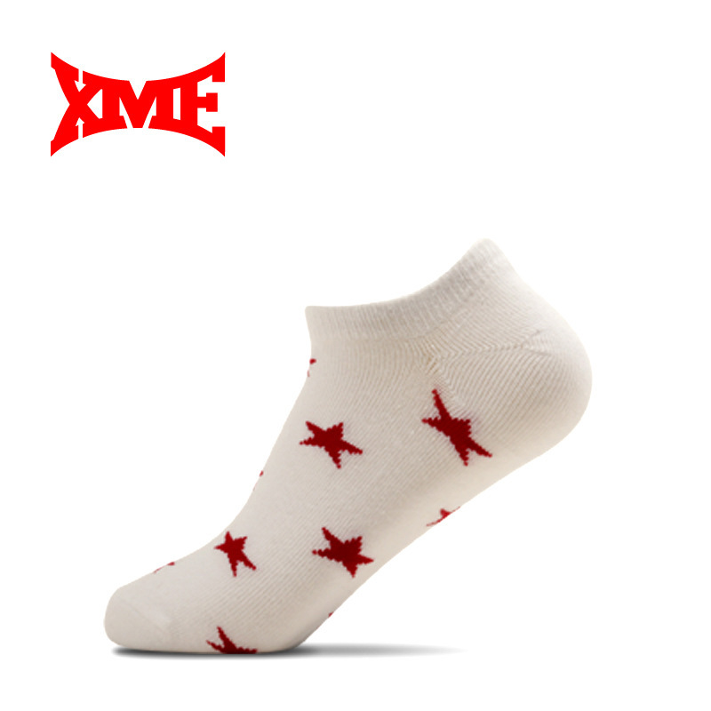 Processing customized five-pointed star fashion women's socks mid-calf cotton sports socks breathable gift socks