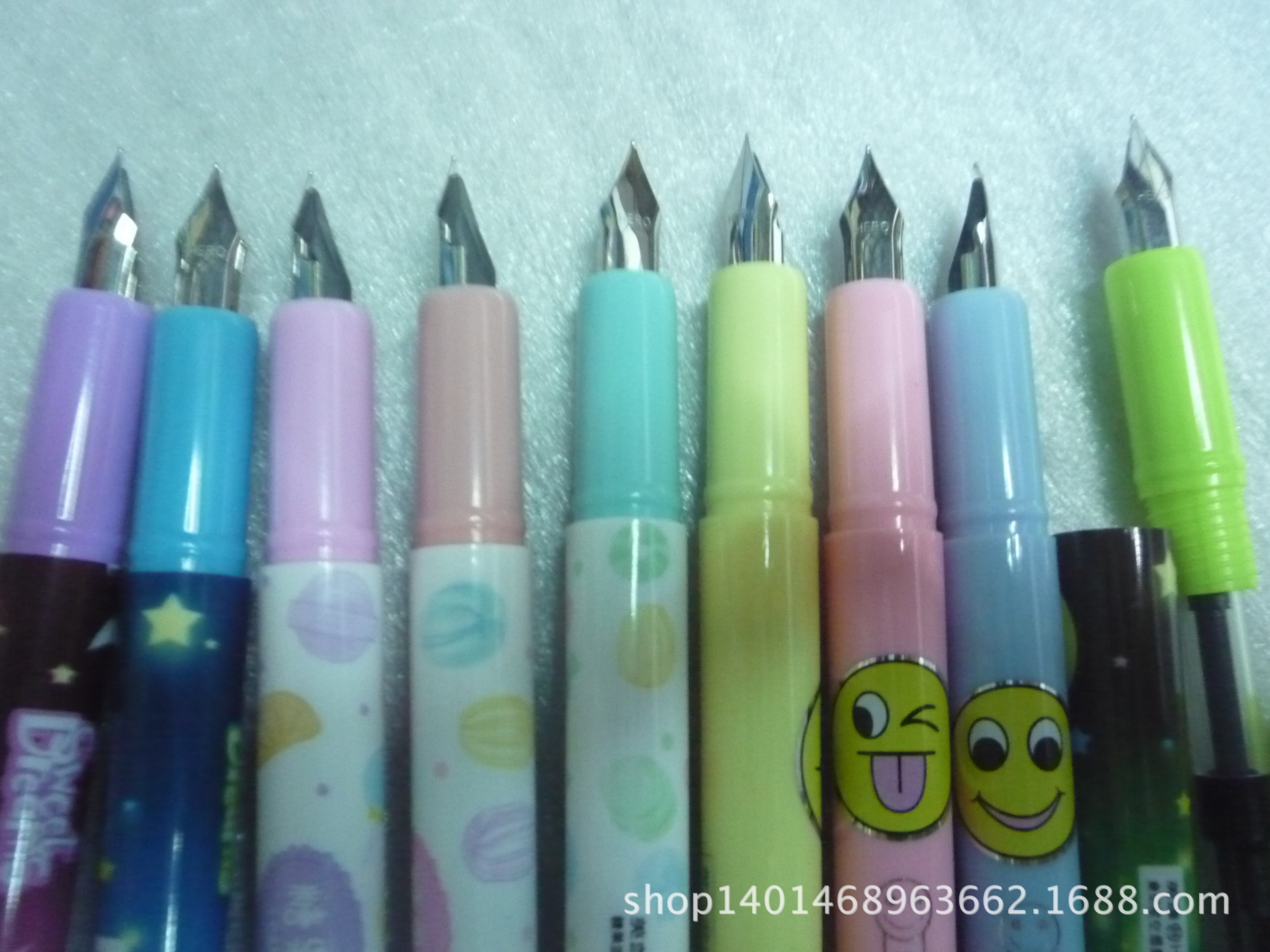 钢笔怎样换墨囊