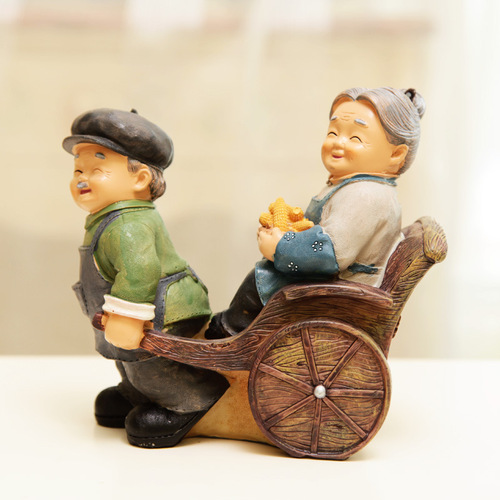 Living room TV cabinet decoration, elderly crafts, resin home accessories, wedding gifts, wine cabinet decoration