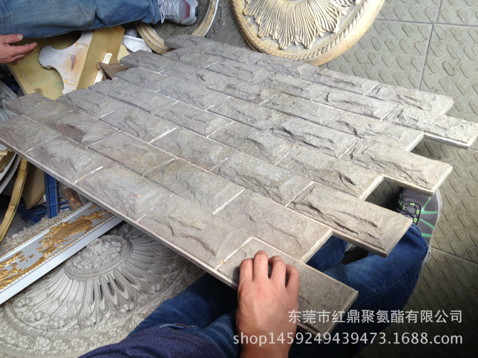 094东莞厂家聚氨酯文化石墙体板AB料组合料发泡料PU料黑白料