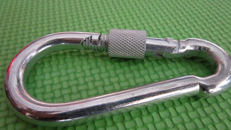 螺丝保险扣大号双重保险钩安全登山扣弹簧钩子宠物项圈铁挂钩批发