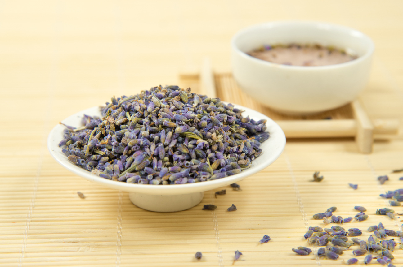 Dried Lavender Buds Xun Yi Cao Xinjiang Flowering Tops for Herbal Tea and Aromatic Blends 500g quality and texture