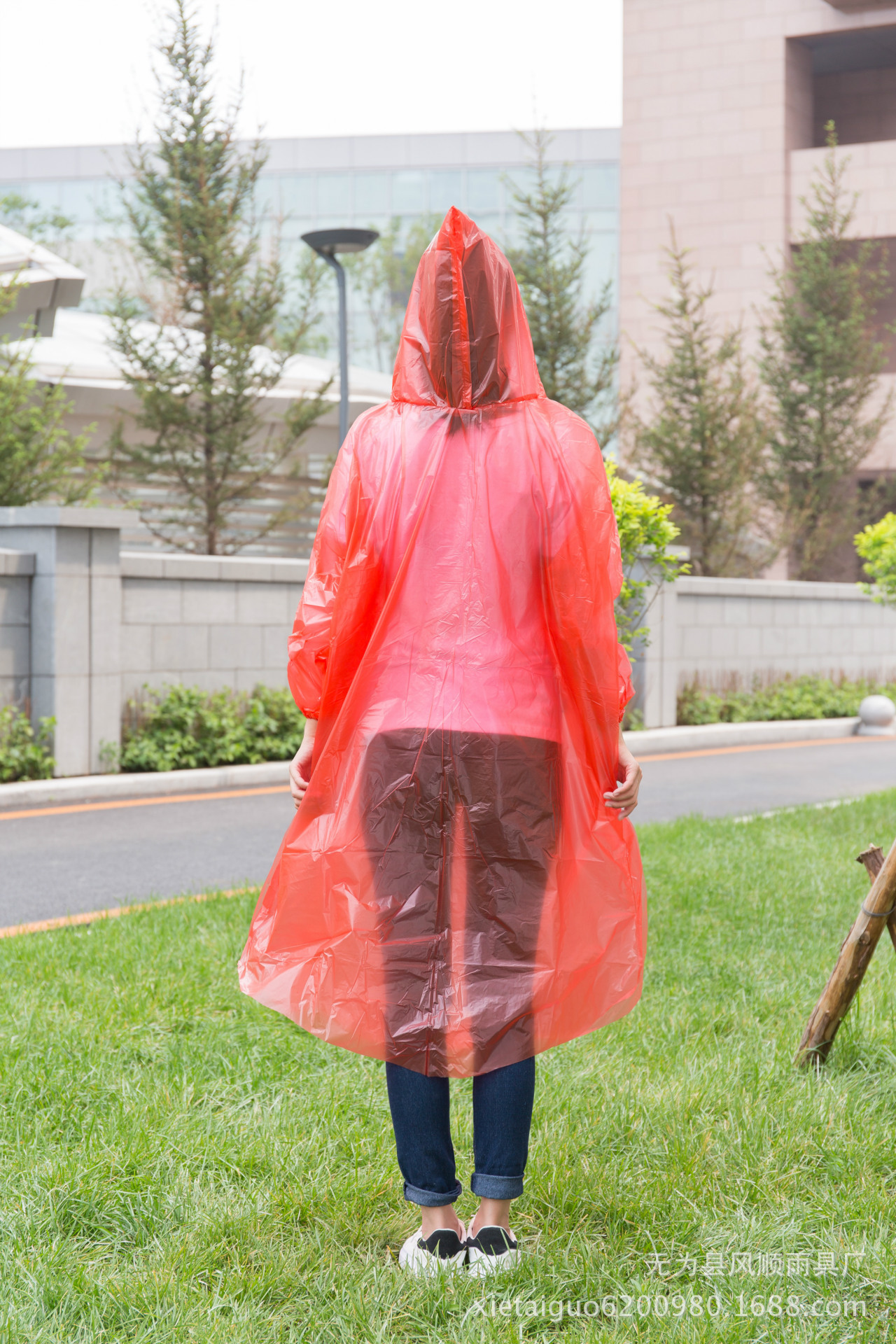 pe雨衣 户外旅游加厚半透明雨衣韩国时尚雨衣 雨披一次性-阿里巴巴