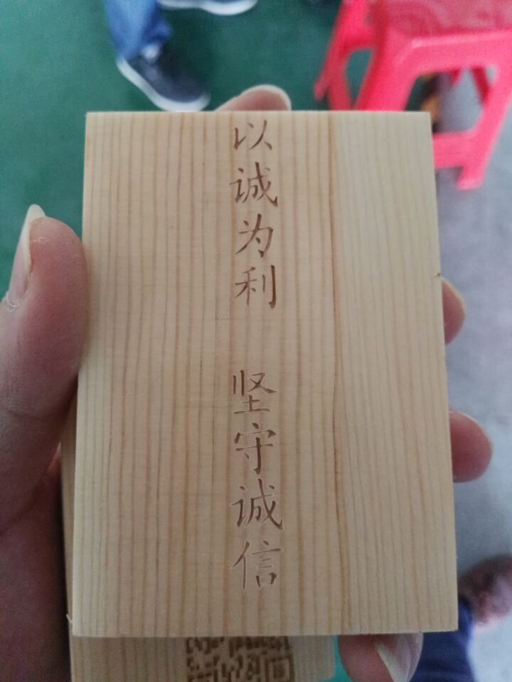 厂家直销特价销售CO2激光打码机/可对木头皮革等进行雕刻镭射