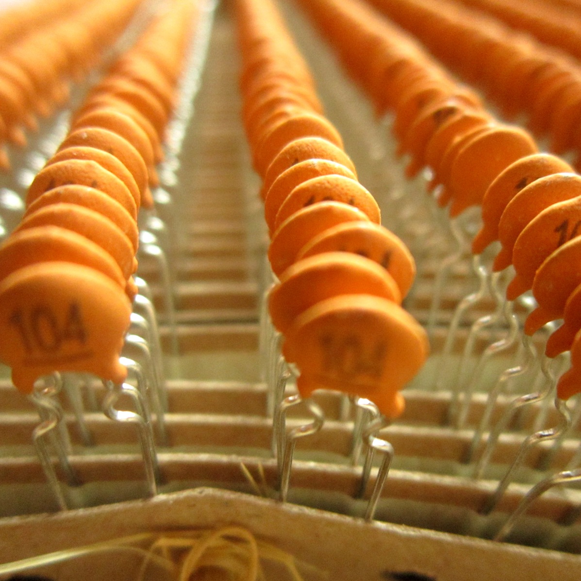 工厂直销插件陶瓷电容 CERAMIC  CAPACITORS