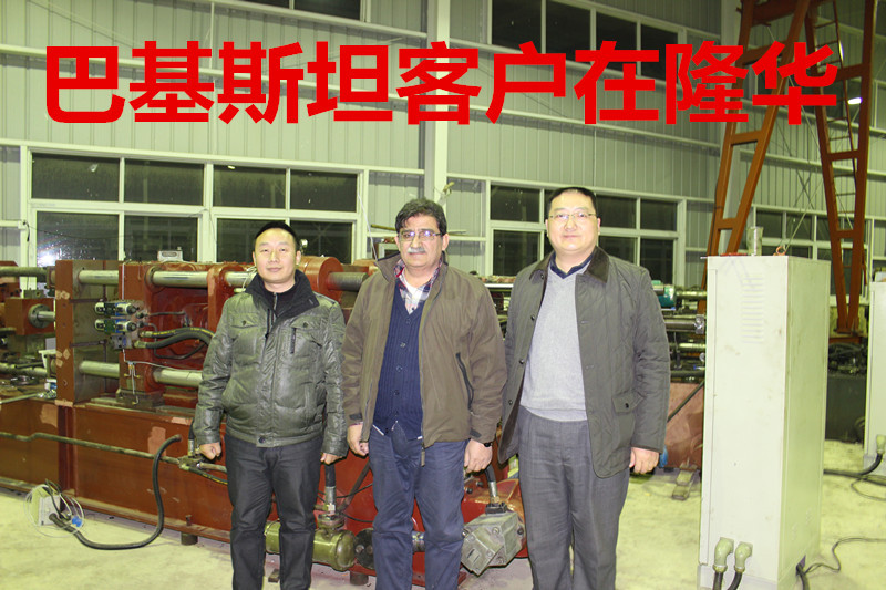 巴基斯坦客户在隆华装配车间_副本